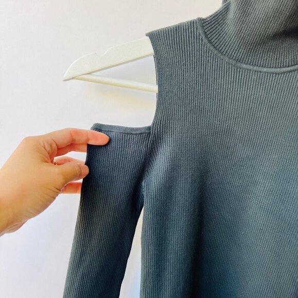A.L.C Ribbed knit cold shoulder turtleneck sweater, Dark green, Size XS - Picture 4 of 7